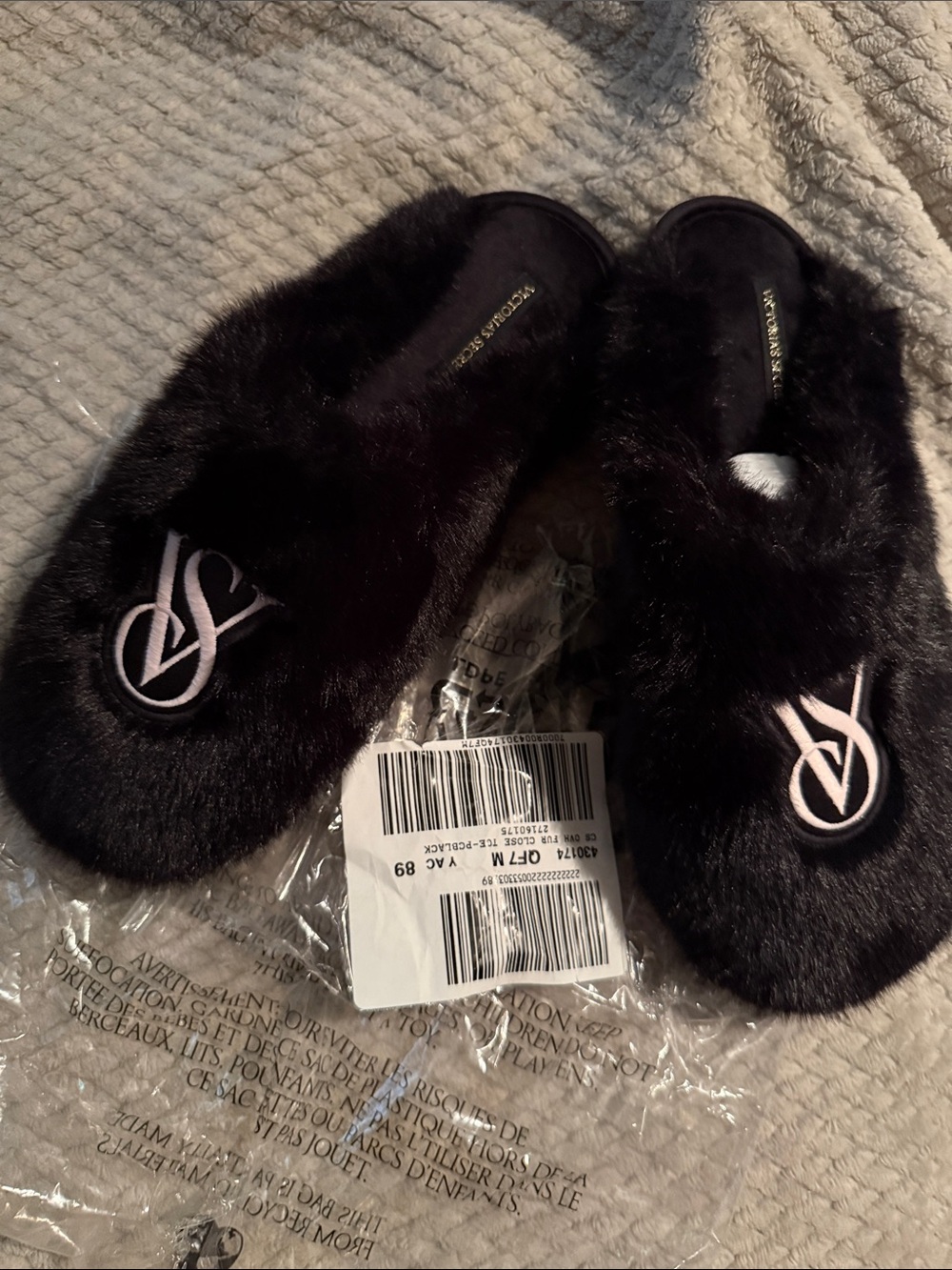 NWT Victoria's Secret Black Faux Fur Fluffy Slippers. Very comfortable & warm.